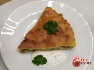 Заливний пиріг з капустою та фаршем