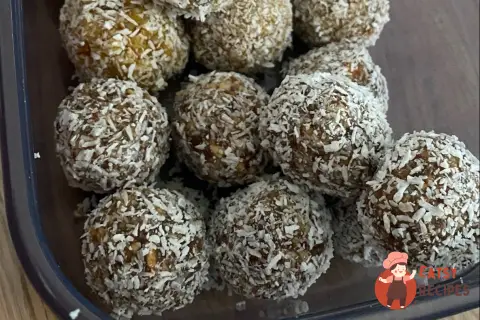Кокосові кульки з мигдалем та фініками
