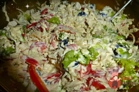 Мексиканський салат з куркою та солодким перцем.