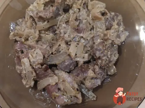 Курячі шлунки у сметані