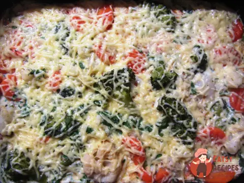 Яєчня/омлет з куркою, зеленню та овочами
