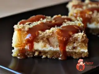 Яблучний чізкейк з пластівцями