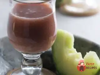 Індійська ласі з полуницею і динею