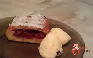 Низькокалорійний Штрудель Із Сирного Тіста З Яблуками Та Вишнею