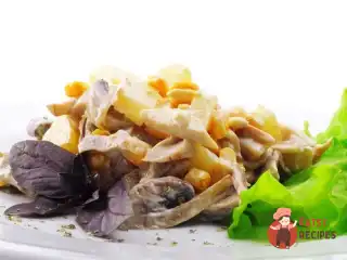 Фруктовий курячий салат з ананасами та кокосом