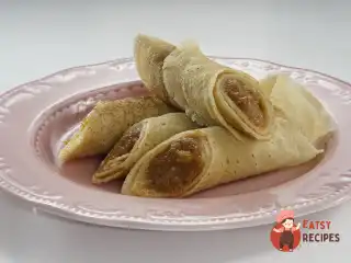 Пісні млинці з солодкою начинкою