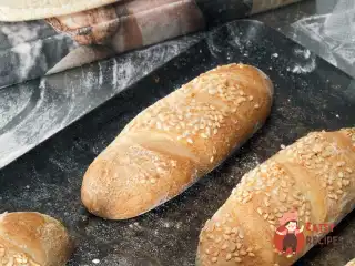 Багети із семоліни з кунжутом