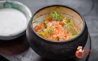 Перлова Каша В Топленому Молоці З Куркою, Сирним Соусом Та Зеленню