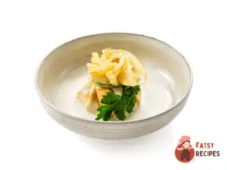 Млинці з м’ясом і зеленню