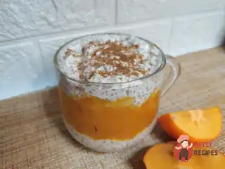 Чіа-пудинг із хурмою