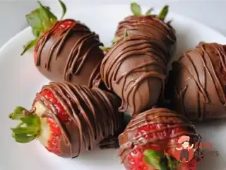 Фрукти у шоколаді