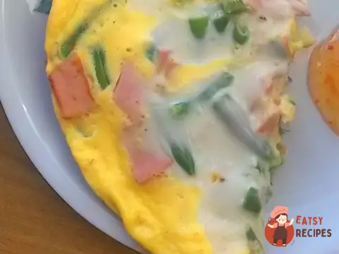 Тортілья з ковбасою та стручковою квасолею