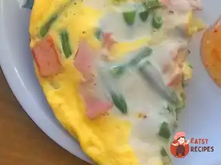 Тортілья з ковбасою та стручковою квасолею