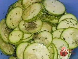 Кабачки, мариновані за 2 години