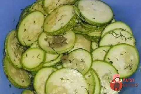 Кабачки, мариновані за 2 години