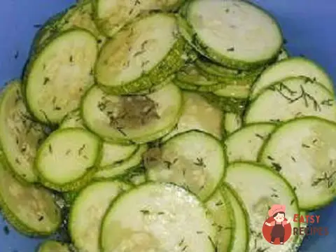Кабачки, мариновані за 2 години
