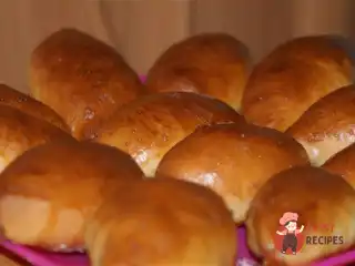 Домашні пиріжки з яблуком та корицею