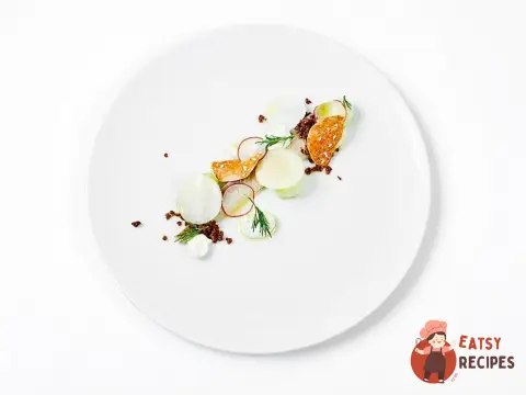 Підмаринований оселедець з козиним сиром та овочами