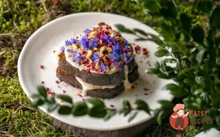 Фініковий Пиріг З Ряжанкою Та Малиною