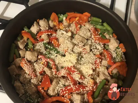 Фунчоза з індичкою та овочами