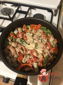 Фунчоза з індичкою та овочами