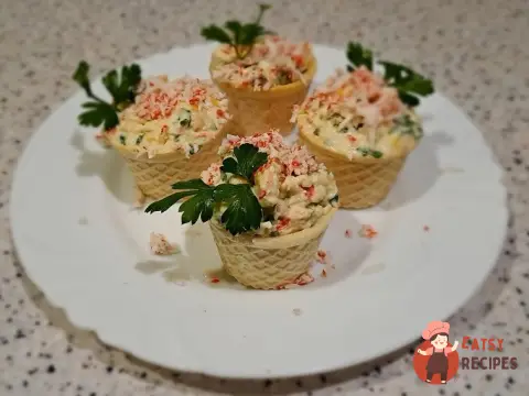 Тарталетки з плавленим сиром і крабовими паличками