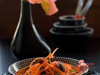 Салат з маринованої моркви по-французьки