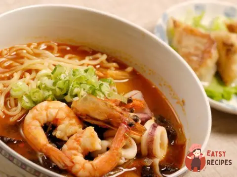 Які удон (локшина з морепродуктами по-японськи)