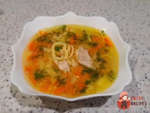 Куриний суп з домашньою пастою