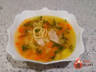 Куриний суп з домашньою пастою