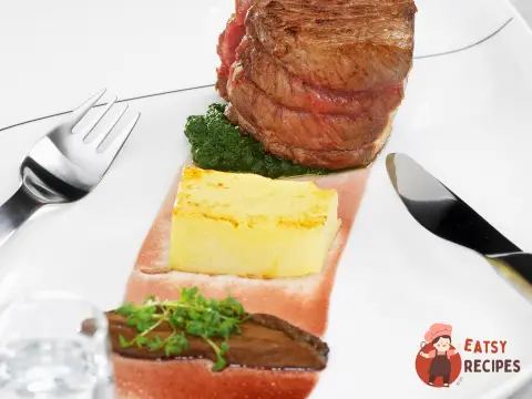 Яловичі міньйони з білими грибами та картоплею