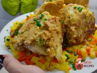 Капуста в паніровці на подушці з овочів