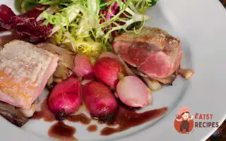 Качине Філе В Мигдалі Зі Смаженими Глишками І Томленою Редискою