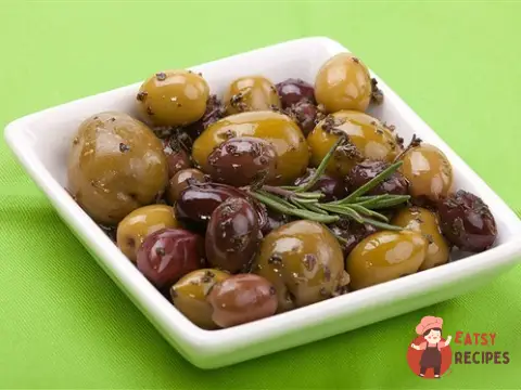 Теплі мариновані оливки по-французьки