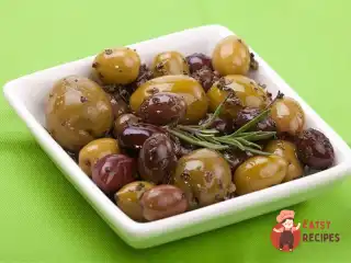 Теплі мариновані оливки по-французьки