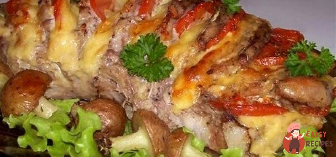 Свинина, запечена гармошкою, з картопляними грибами
