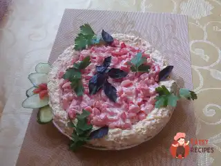 Салат з копченою куркою, сиром та яйцями