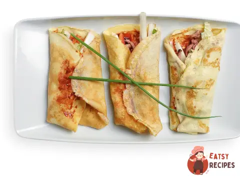 Яєчні млинці з качкою та соусом хойсин