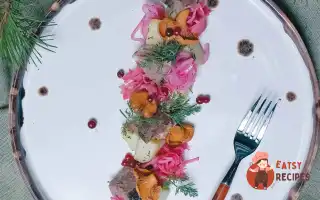 Комі-Перм'яЦький Салат Із Солониною З Лосятини, Квашеною Капустою, Моченою Брусницею Та Товченою Картоплею