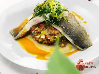 Сибас із рататуєм та соусом із солодкого перцю