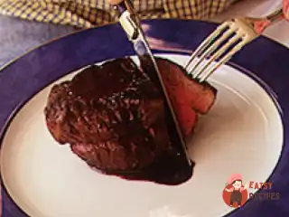 Яловиче філе під винним соусом