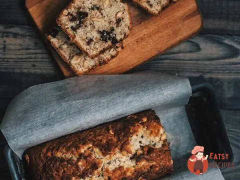 Банановий хліб із шоколадом та солоним арахісом