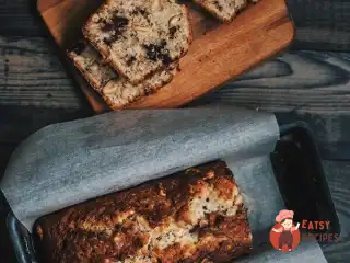 Банановий хліб із шоколадом та солоним арахісом