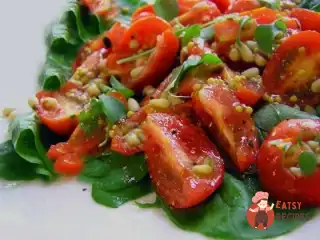 Салат зі шпинату з пармезаном