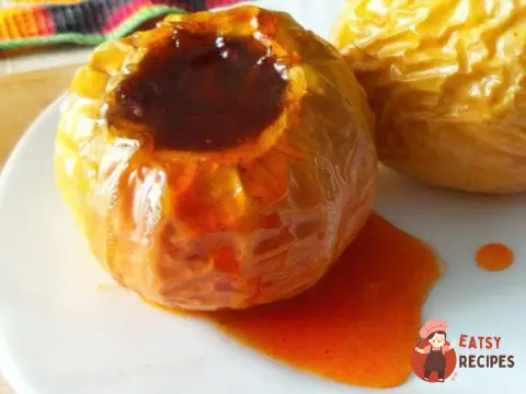 Печені яблука з родзинками та корицею
