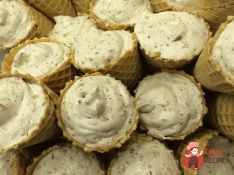 Семіфредо з горіховим грильяжем