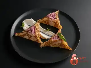 Турецькі млинці з сиром та малиною