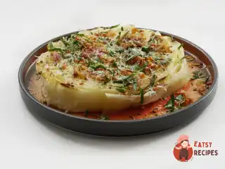 Капуста в духовці з беконом та пармезаном
