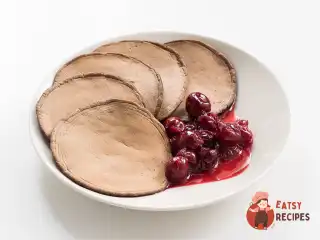 Шоколадні оладки з вишнею