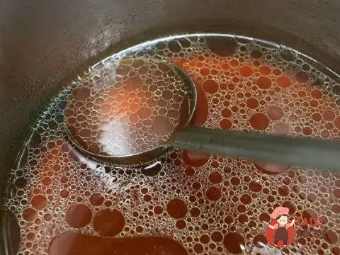 М'ясний бульйон на запечених кістках